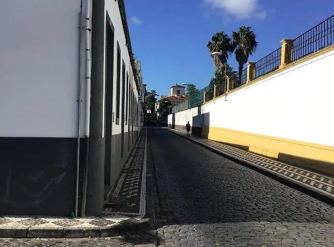 Yellow Flat One Azores Daire Ponta Delgada